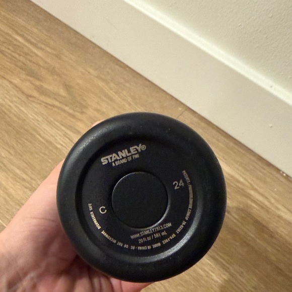 Stanley Matte Black Insulated Tumbler - Picture 4 of 7